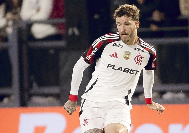 Virada heroica do Flamengo e destaque de Wesley impressionam em vitória.