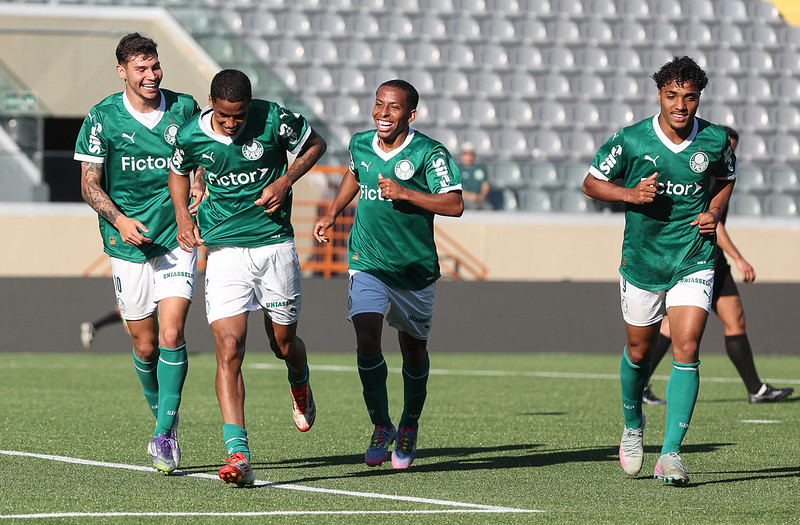 Palmeiras estabelece recorde na 1ª fase do Brasileiro sub-20, técnico elogia competitividade.