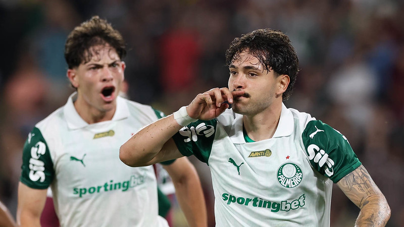 ATRILHEIRO INESPERADO! Meia esconde segredo de gols no Palmeiras