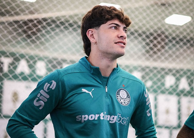 Evolução gradual de Giay é destaque em um ano no Palmeiras