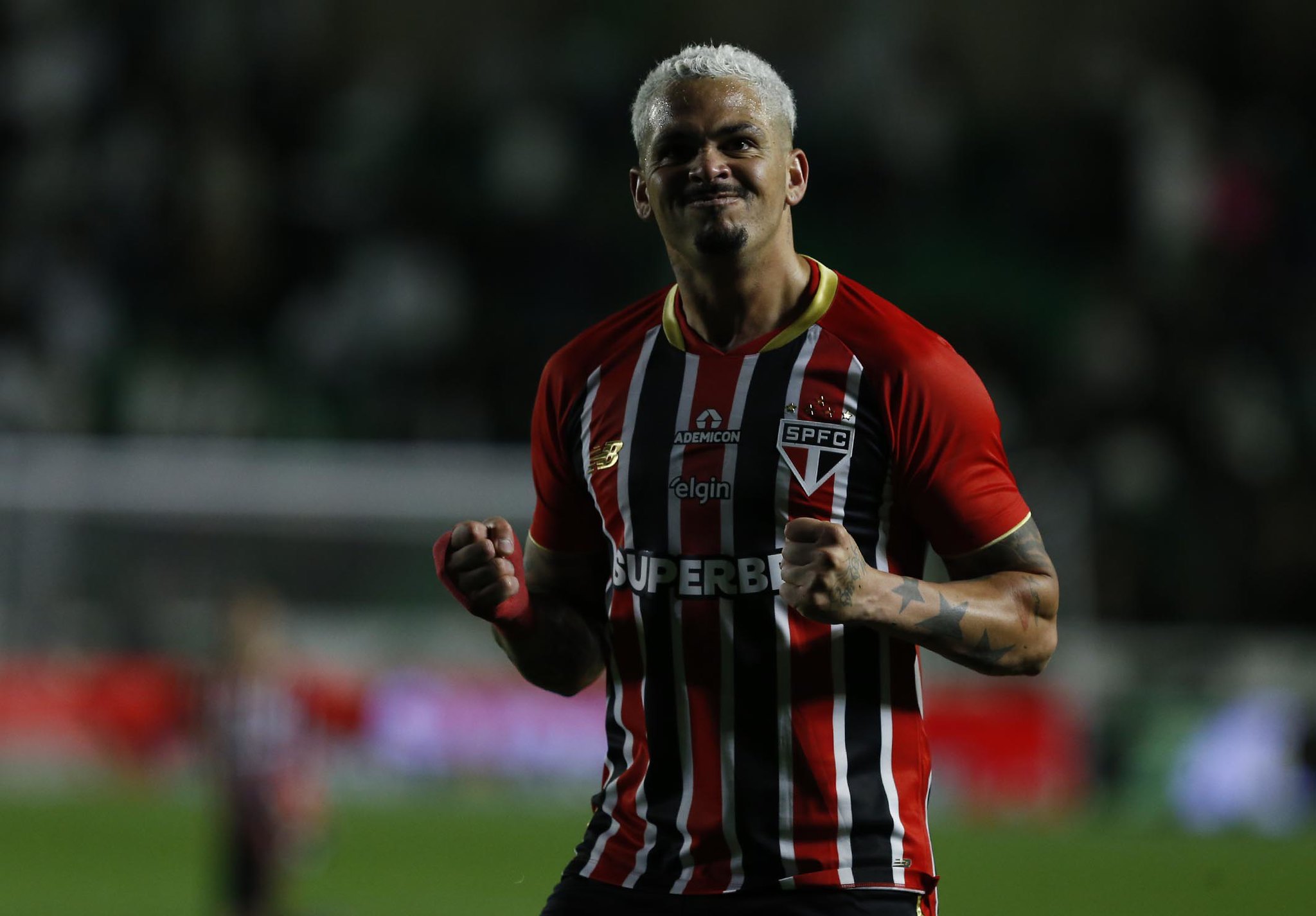 Luciano reforça papel decisivo com Crespo e se aproxima de marca centenária pelo São Paulo