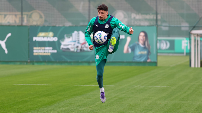 Piquerez firma contrato até 2030 com o Palmeiras, mas quem mais teve influência nessa decisão?
