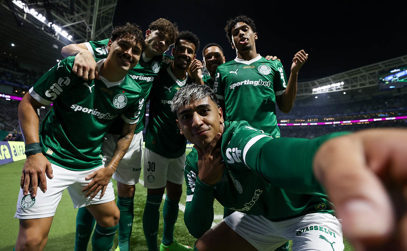 Palmeiras conquista vitória essencial e se prepara para clássico contra Corinthians.