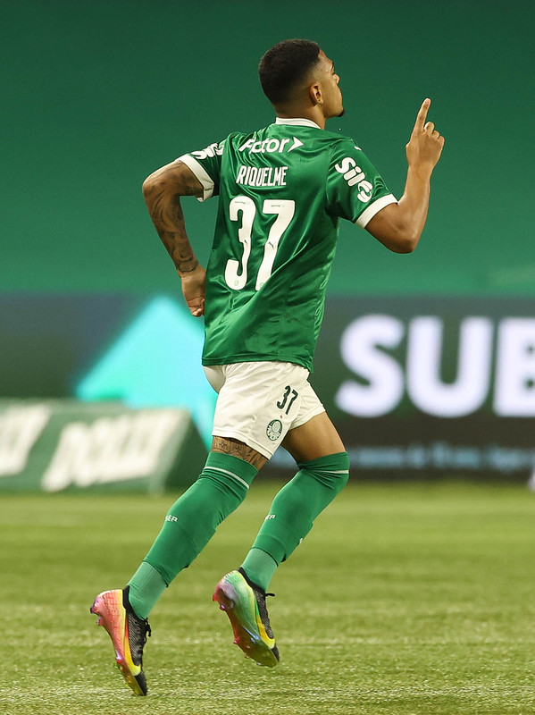 Palmeiras adota medidas internas para ajustar elenco em meio a mudanças.