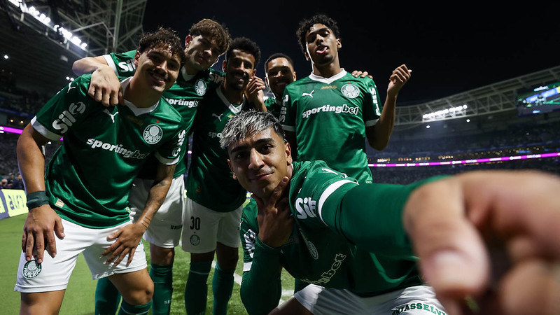 Palmeiras encara Corinthians em duelo decisivo da Copa do Brasil.