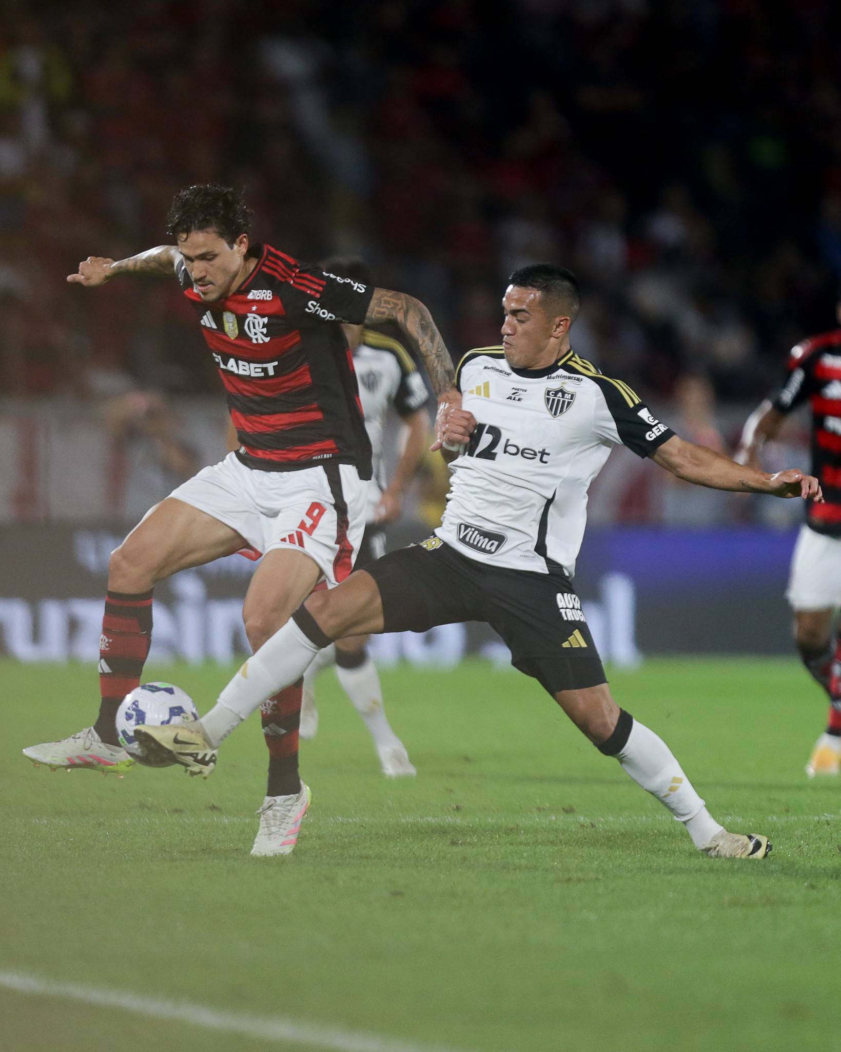 Duelo entre Atlético-MG e Flamengo: imagens do confronto pelo Brasileirão.