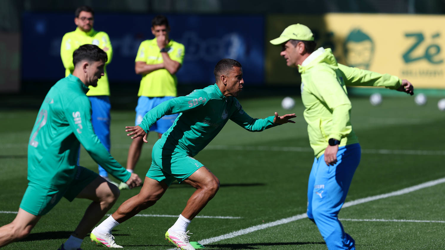 Abel Comanda Treino Tático: Palmeiras Terá Desfalques Contra o Corinthians.