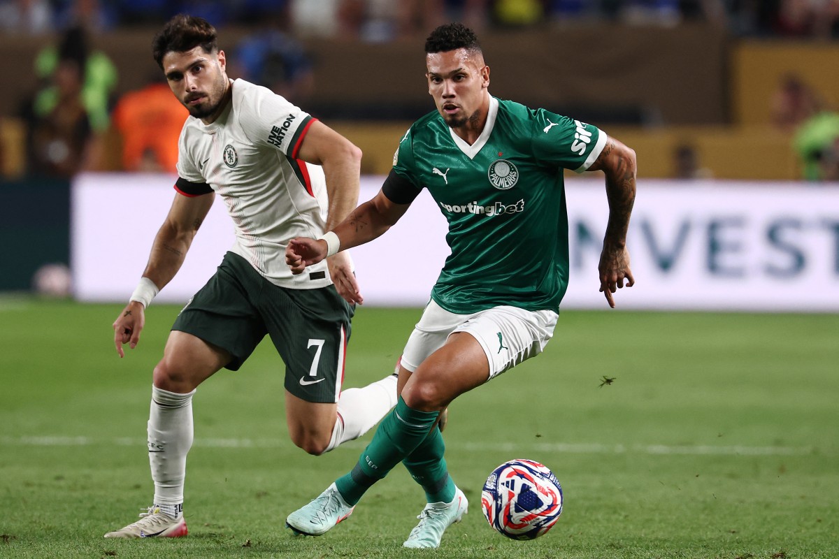 Paulinho confirma ausência durante temporada no Palmeiras devido a cirurgia.
