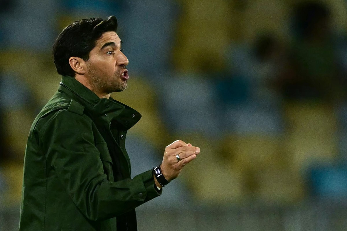 Abel destaca resiliência do Palmeiras e pede calma com Vitor Roque