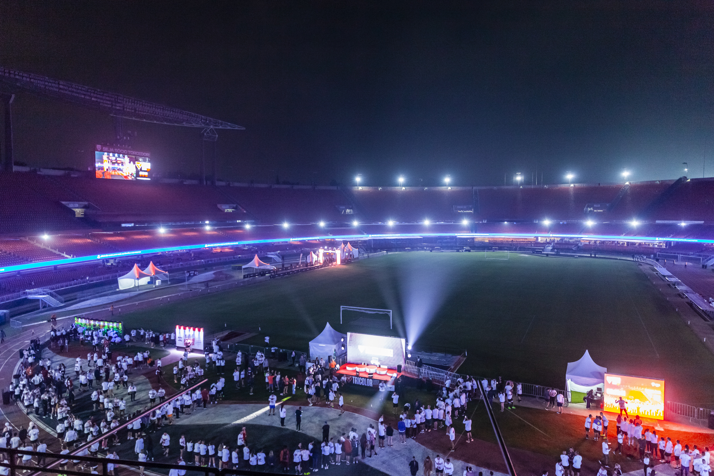 ANO HISTÓRICO! São Paulo celebra conquistas de 2005 com corrida noturna no Morumbi