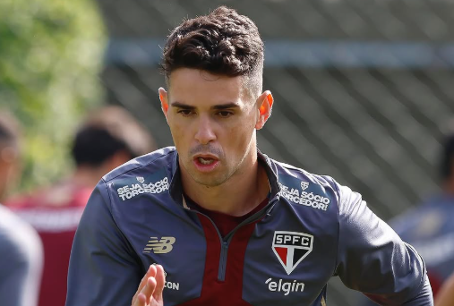 Oscar comemora retorno de lesão e elogia Crespo antes do jogo contra o Flamengo