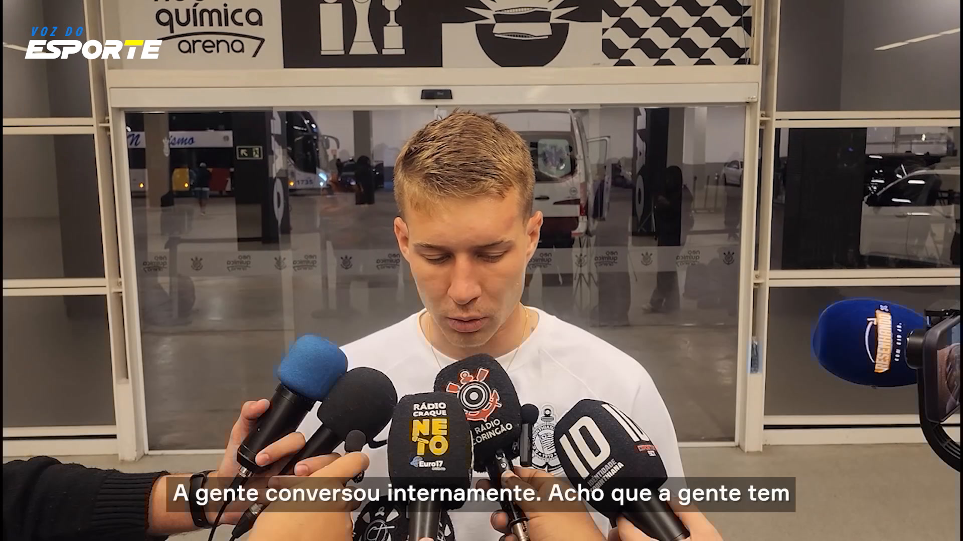 Charles destaca união do elenco do Corinthians durante visita a Memphis.