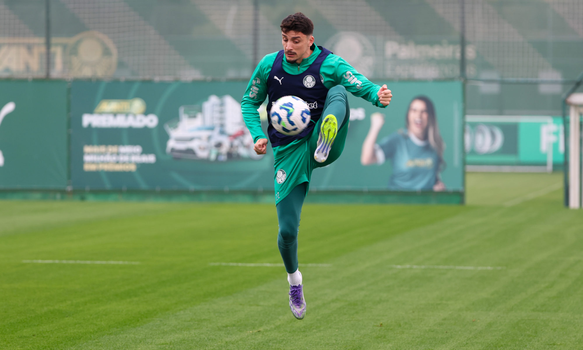 Palmeiras treina com Piquerez e sem Felipe Anderson antes de enfrentar o Grêmio