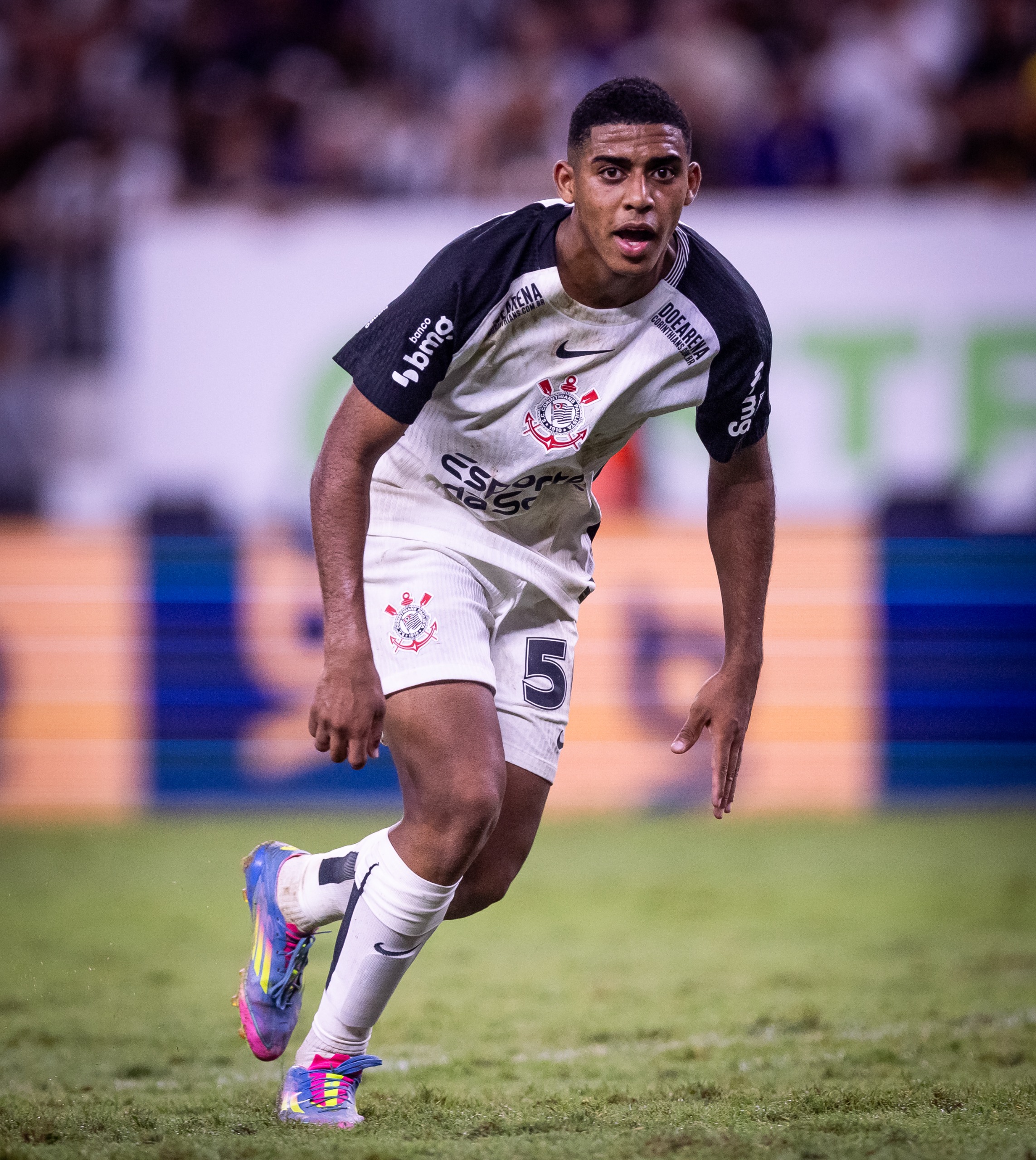 Jovem se destaca no Corinthians e recebe elogios de Dorival: 