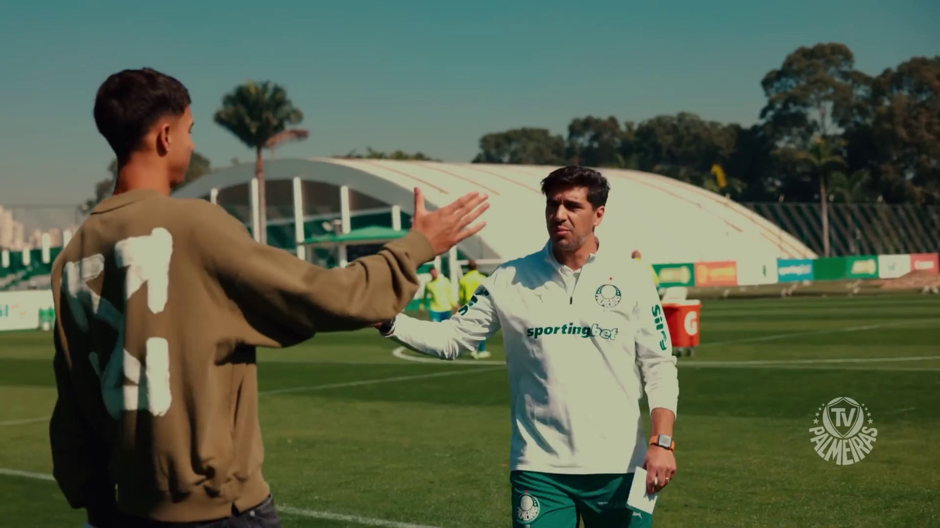 Férias de Vitor Reis: visita ao Palmeiras durante período no Manchester City