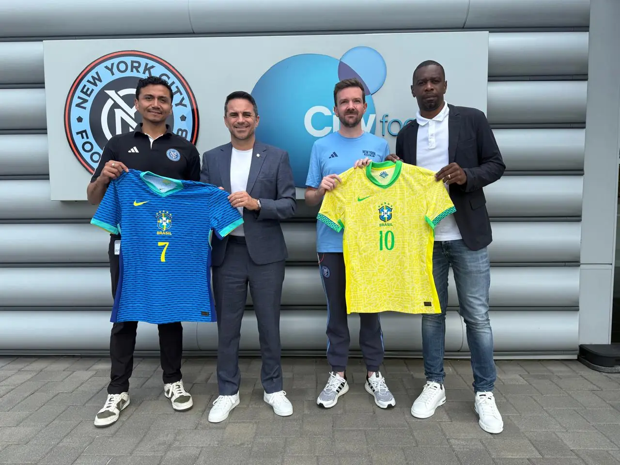 Coordenadores da CBF, Rodrigo Caetano e Juan Santos fazem visita ao CT do New York City
