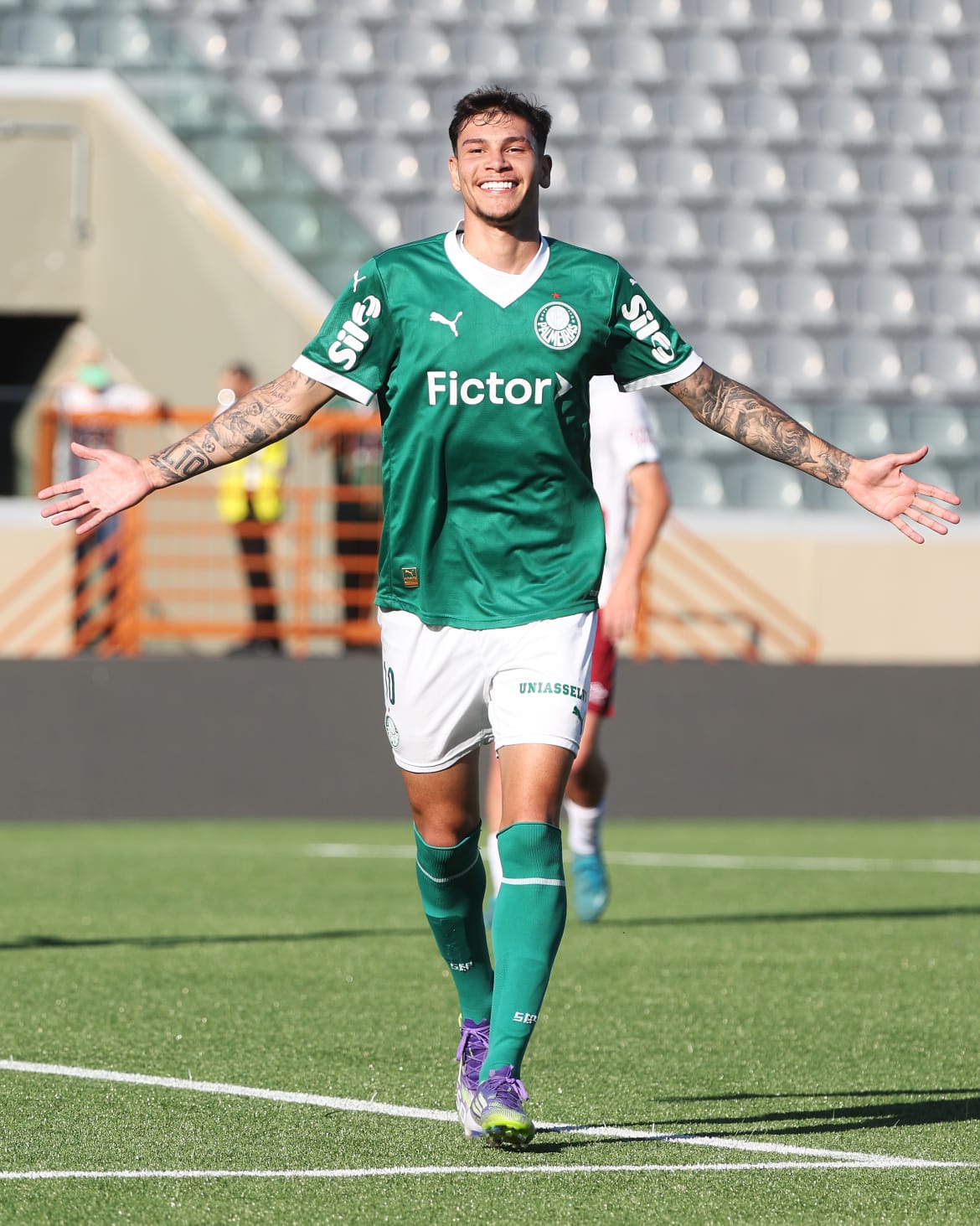 Palmeiras vence Flu mesmo com dois a menos e garantia de classificação no Sub-20.