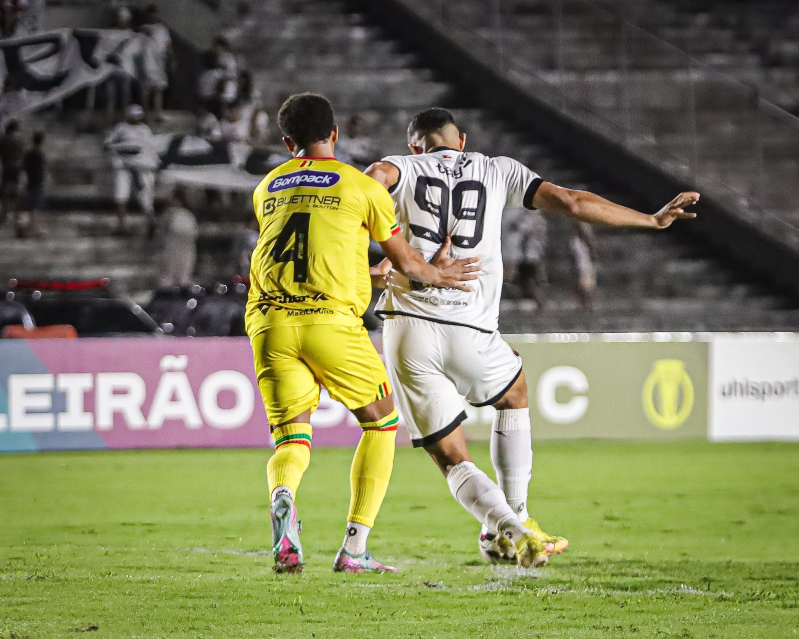 Brusque vence o Botafogo-PB de virada e segue no G8 da Série C - Gazeta ...