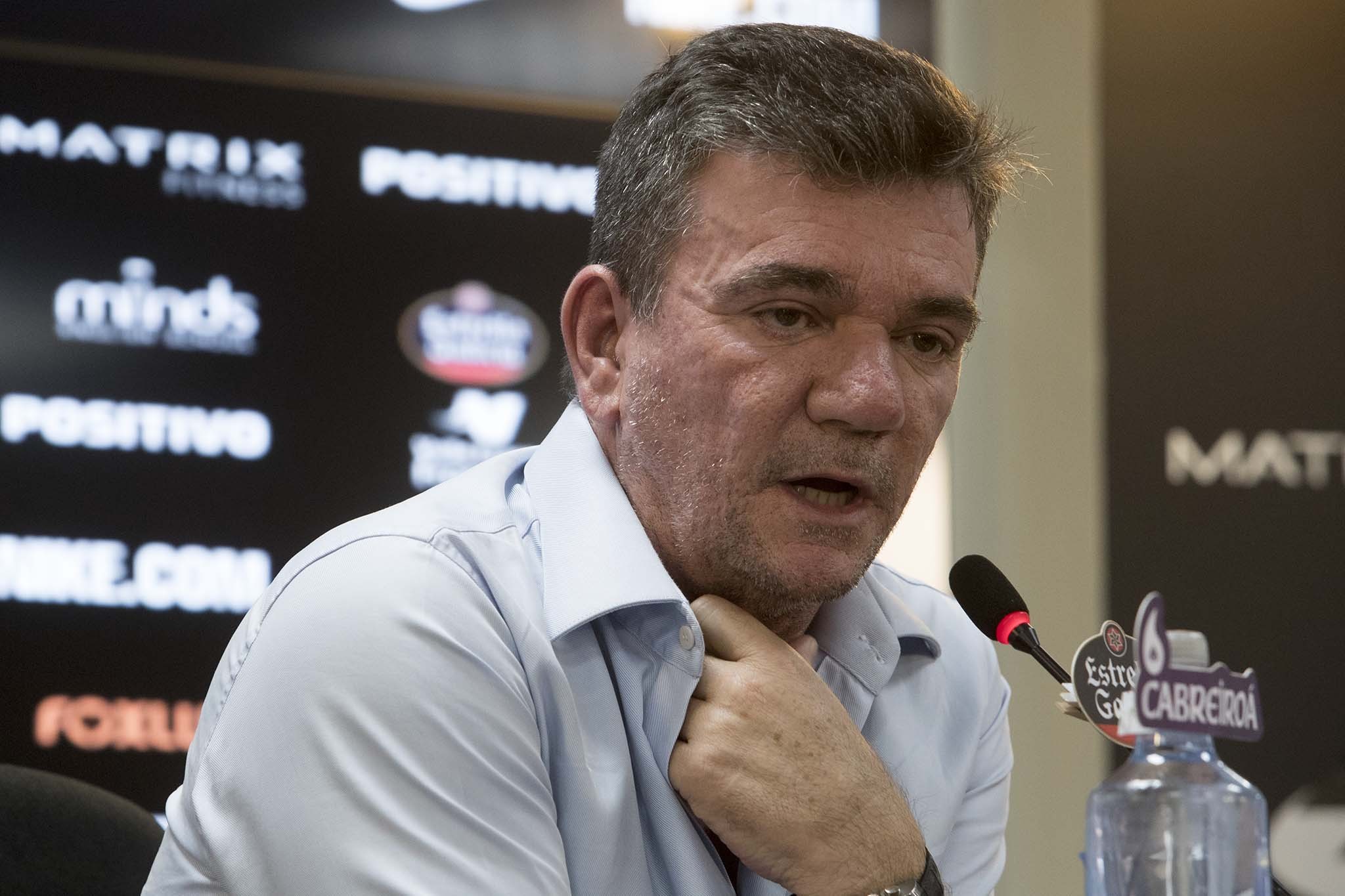 Andrés Sanchez admite gastos pessoais no cartão do Corinthians em reembolso.