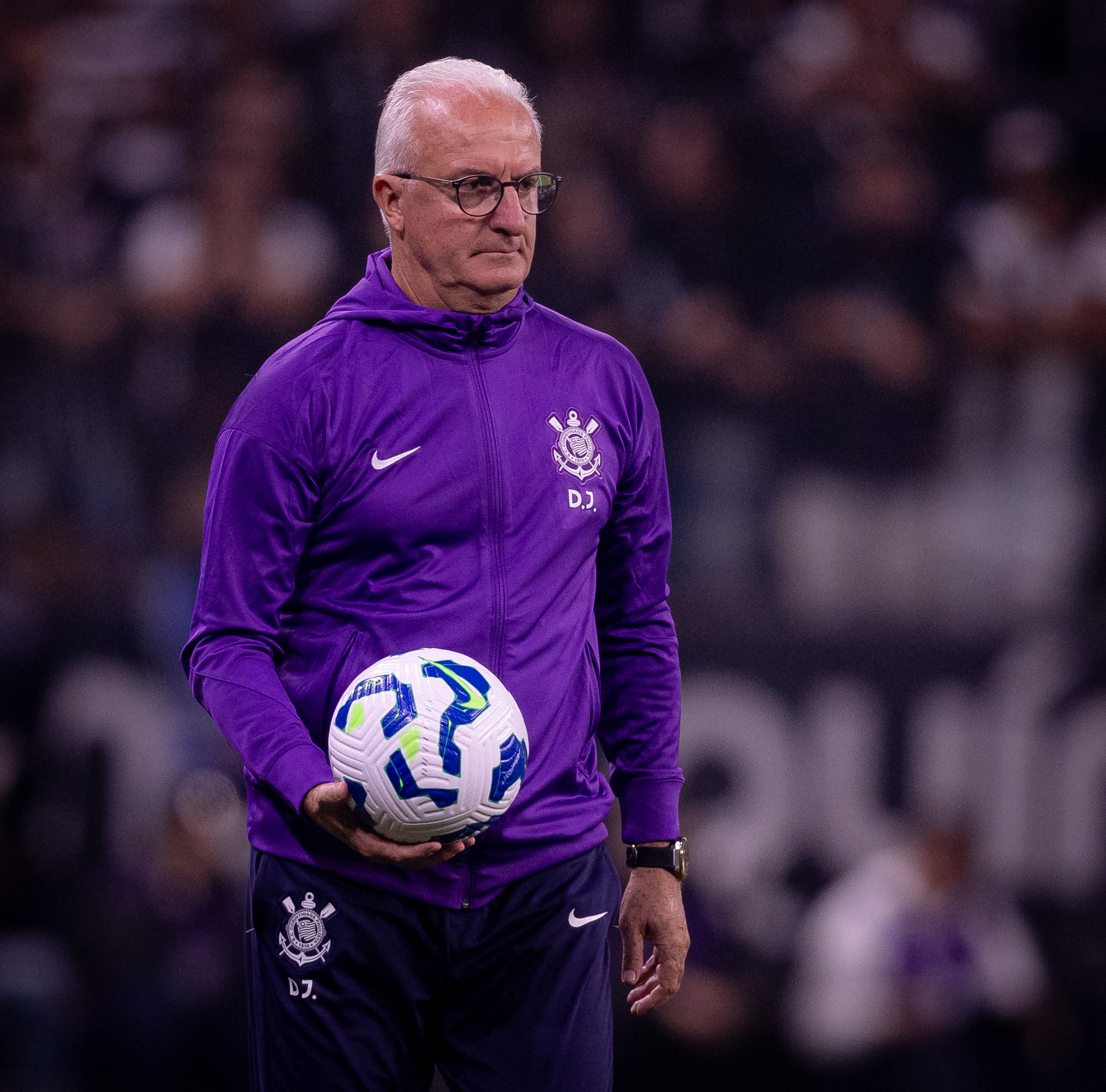 Análise: Corinthians cria para vencer, derrota não responsabilidade de Dorival