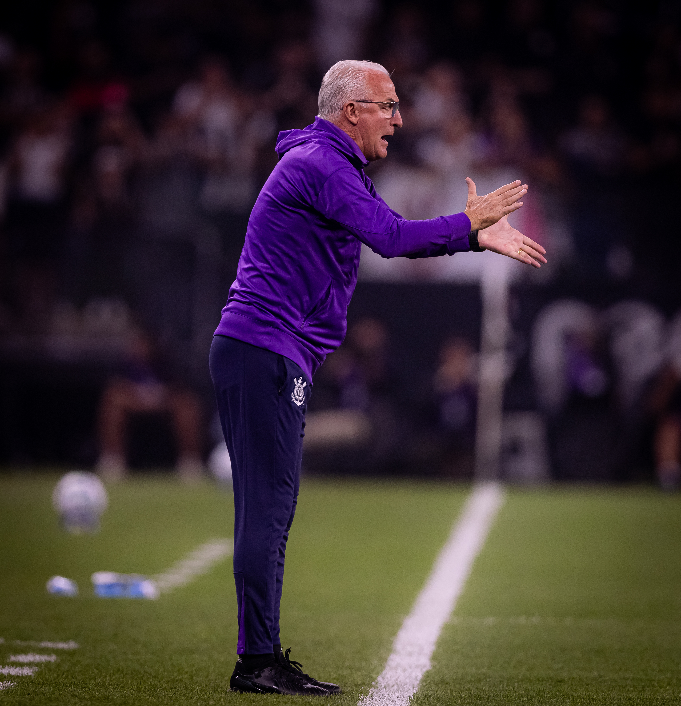 Dorival elogia performance, mas critica precisão do Corinthians