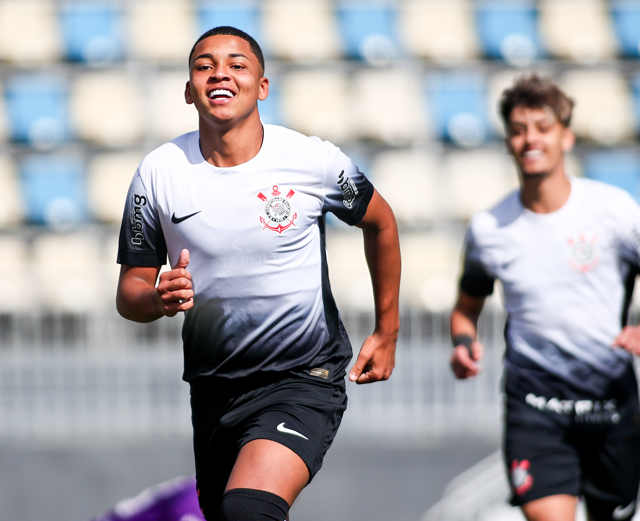 Corinthians supera Internacional em partida emocionante pelo Brasileiro sub-17