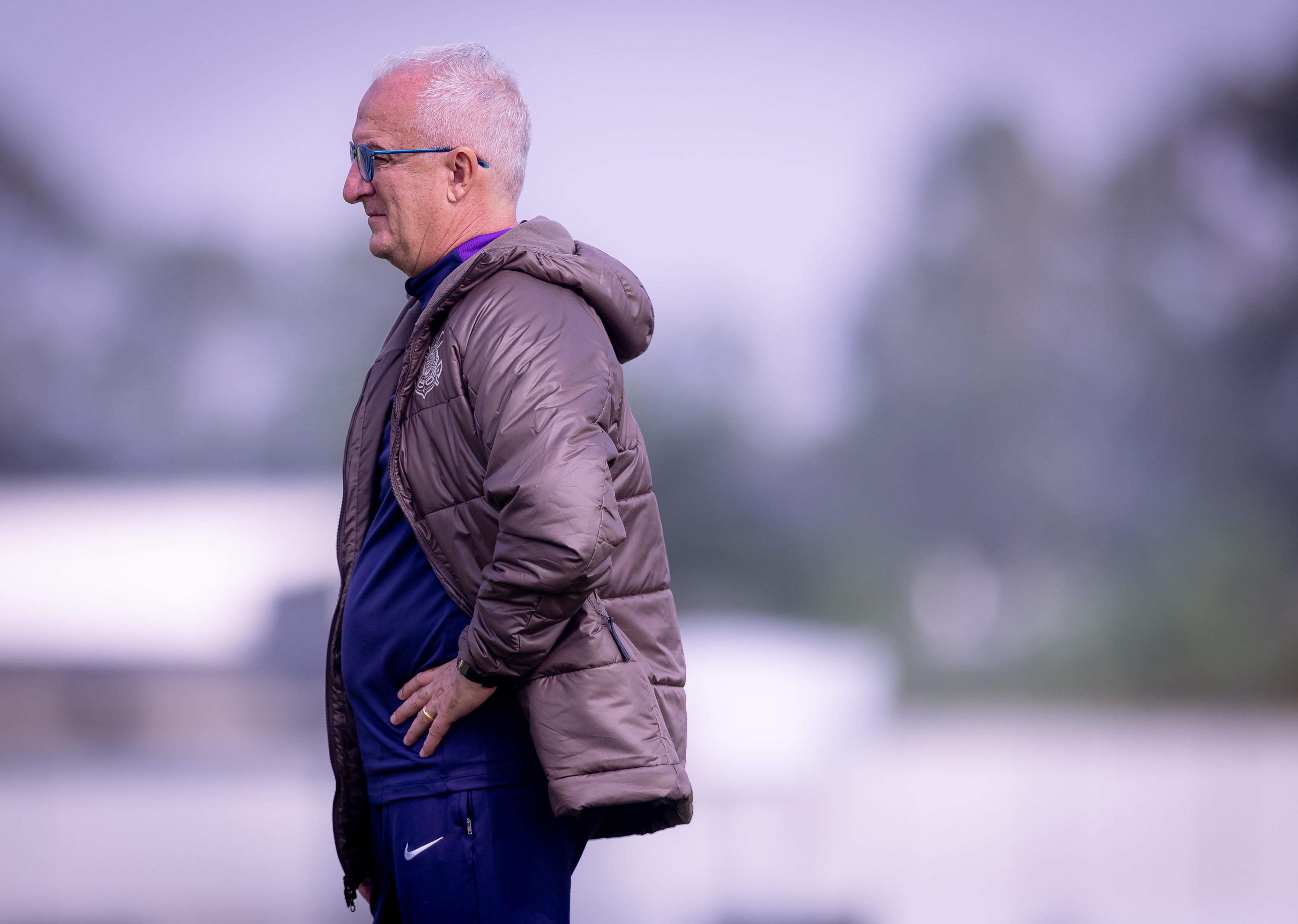 Dorival enfrenta dilema na lateral direita para clássico contra o São Paulo.