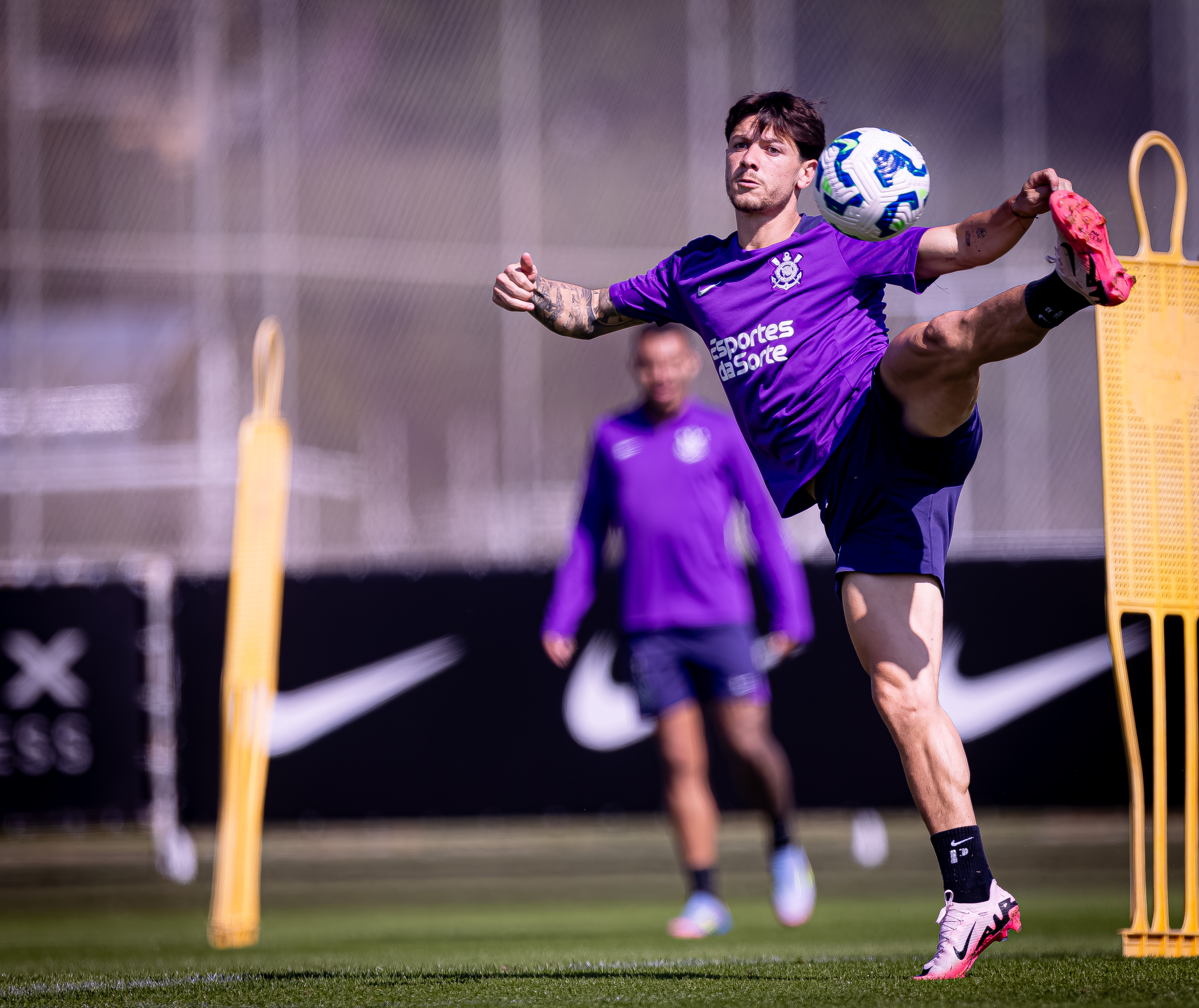 Treino do Corinthians desta sexta-feira: Confira as imagens da preparação da equipe.