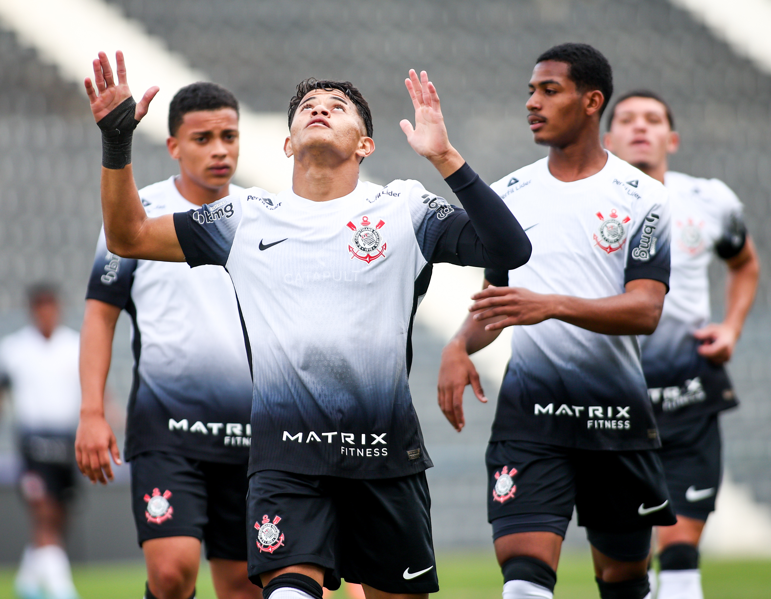 Corinthians atropela o Referência na disputa do Campeonato Paulista sub-20.