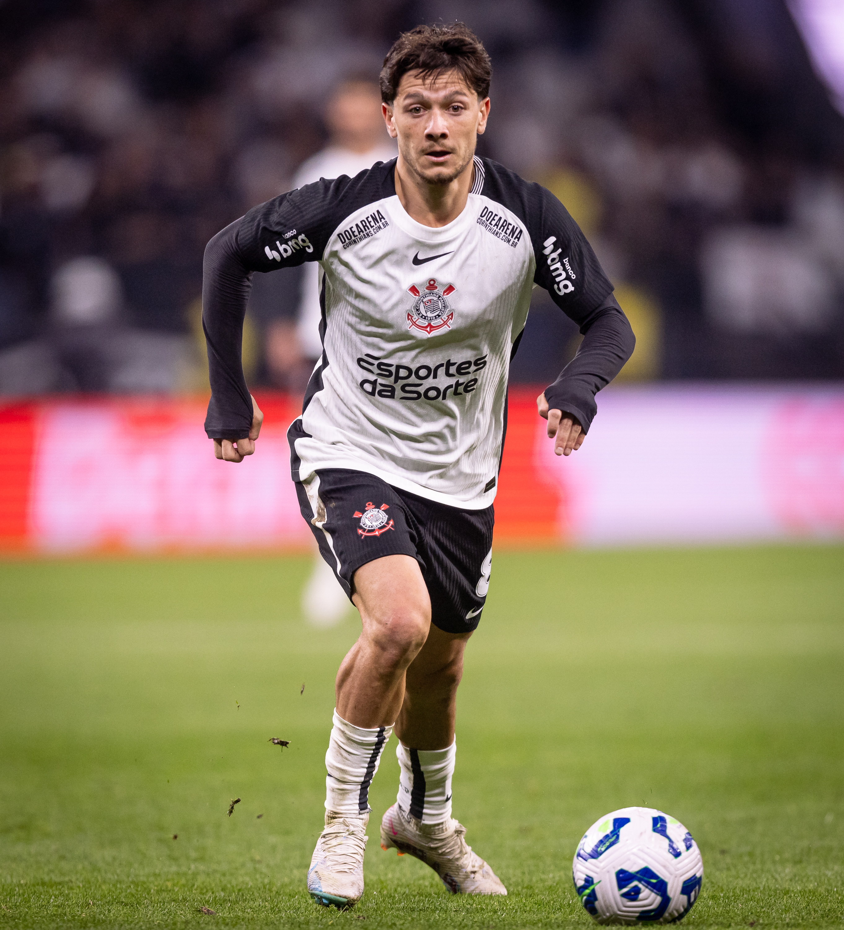 Garro lamenta má fase e pede união no Corinthians para superar desafios.