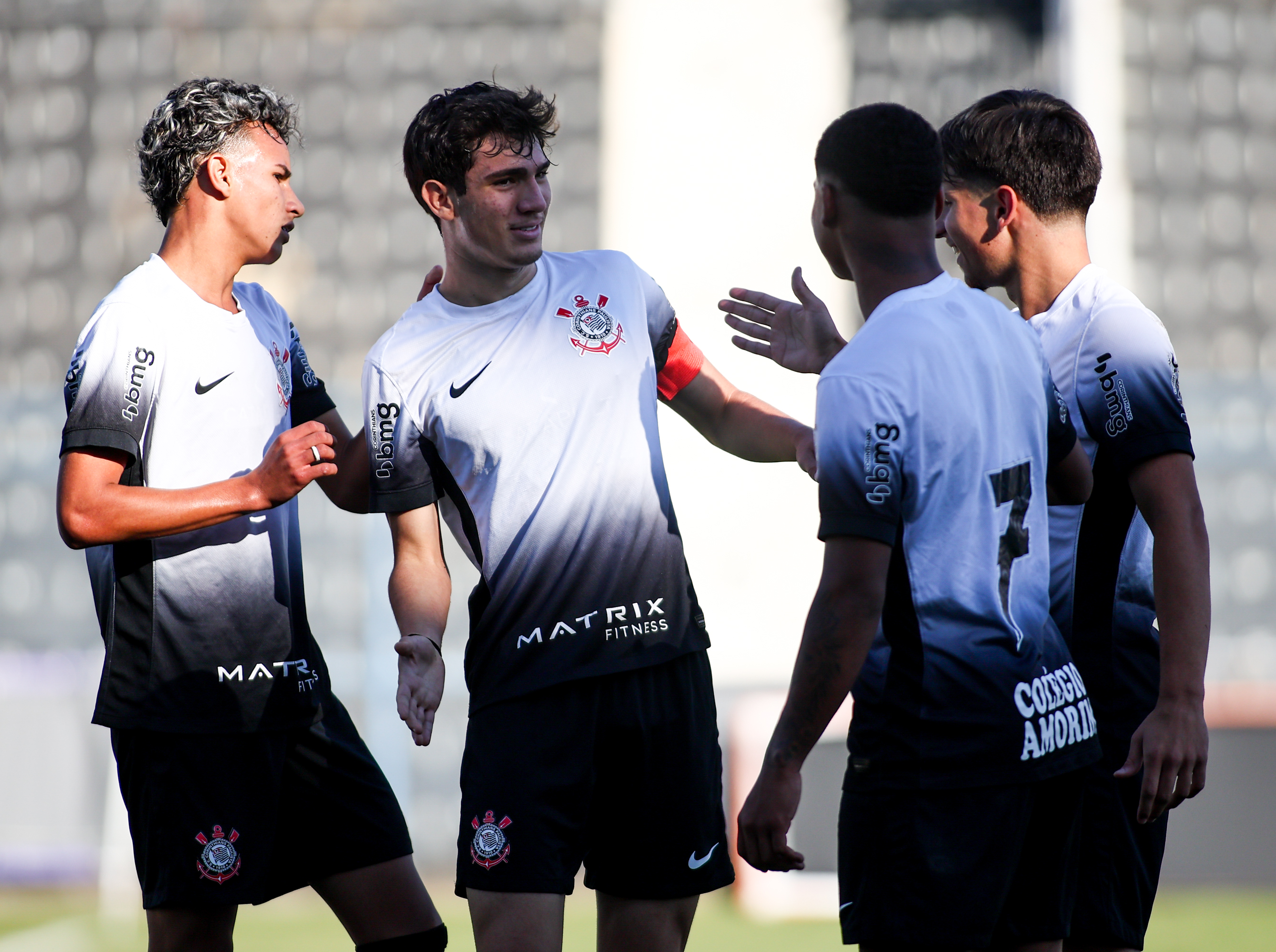 Corinthians domina e vence Fortaleza com goleada no Brasileiro sub-17.