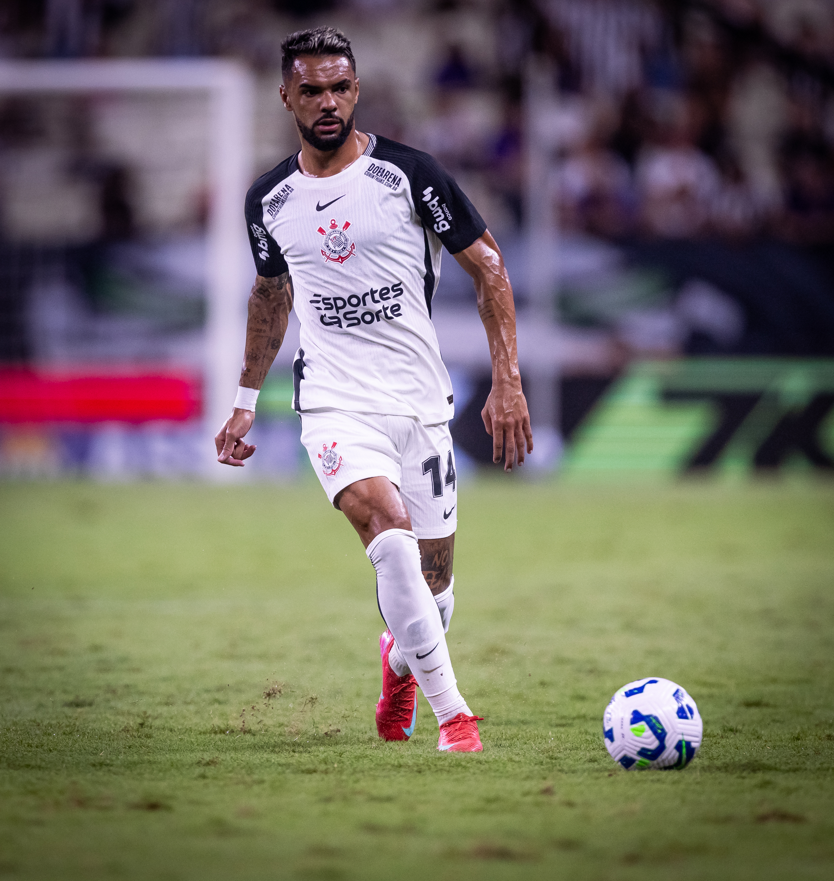 Raniele suspenso por cartão amarelo e não enfrenta o Cruzeiro pelo Corinthians.