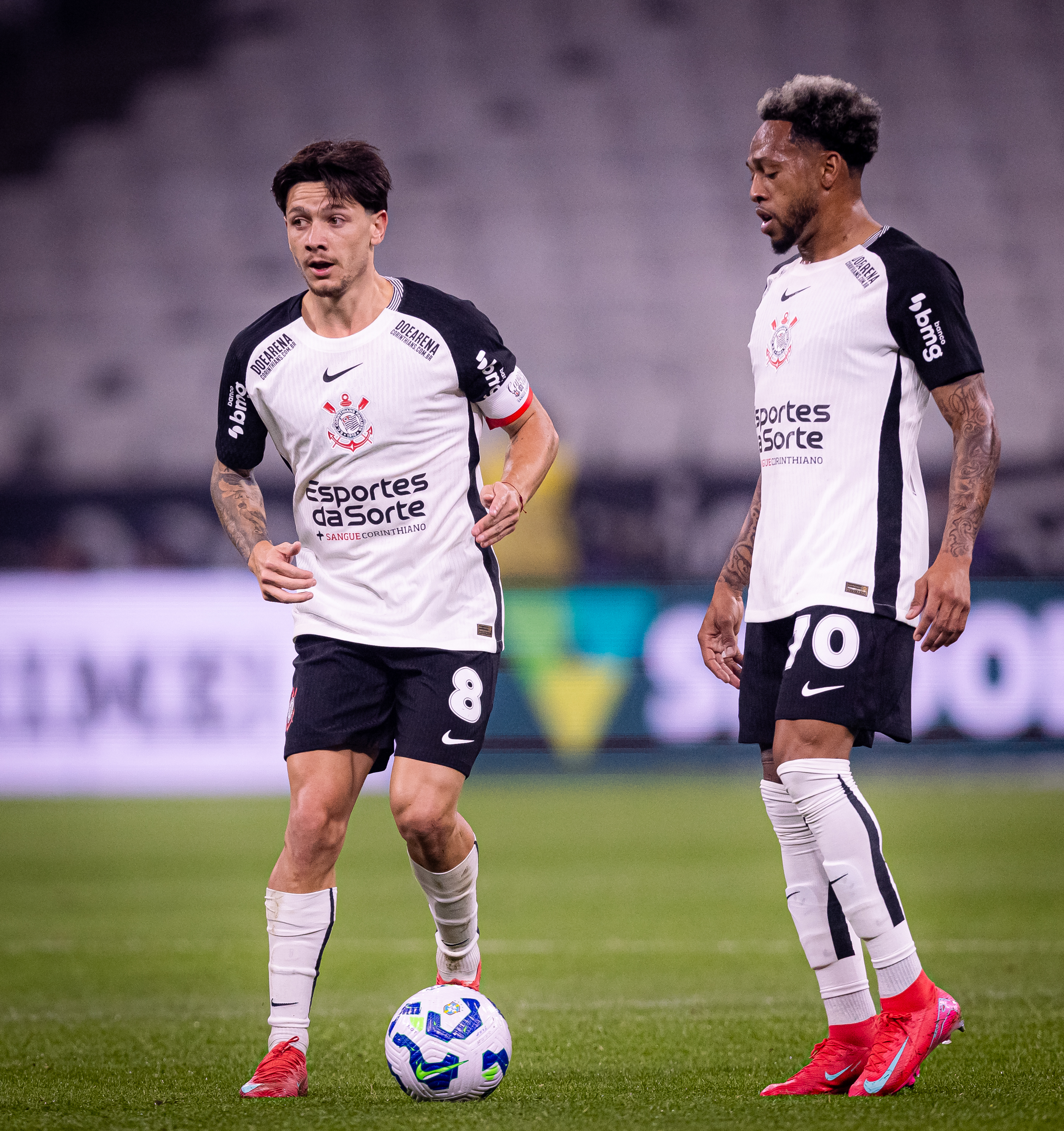 Avaliação dos destaques no empate entre Corinthians e Cruzeiro no Brasileirão.