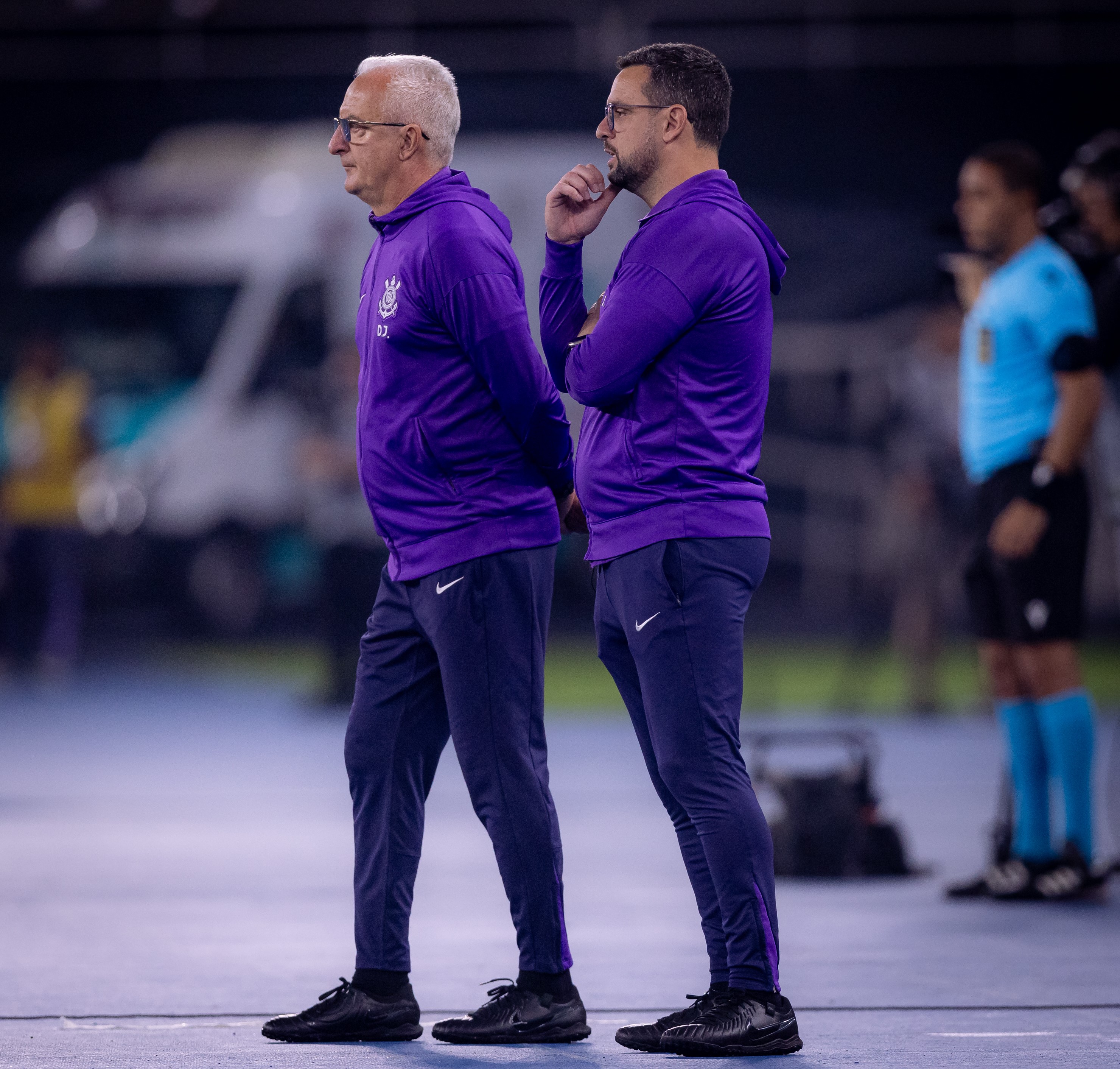 SURPRESA NA ESCALAÇÃO! Dorival define time do Corinthians com nome inesperado no Dérbi!