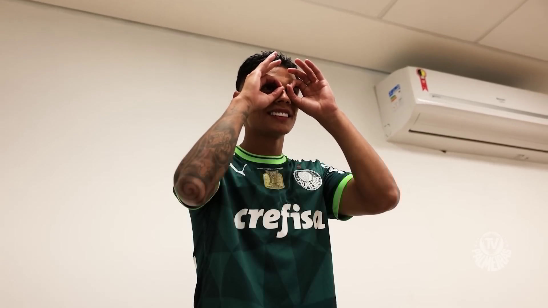 VÍDEO EMOCIONANTE: Palmeiras presta homenagem para Ríchard Rios em despedida; Confira