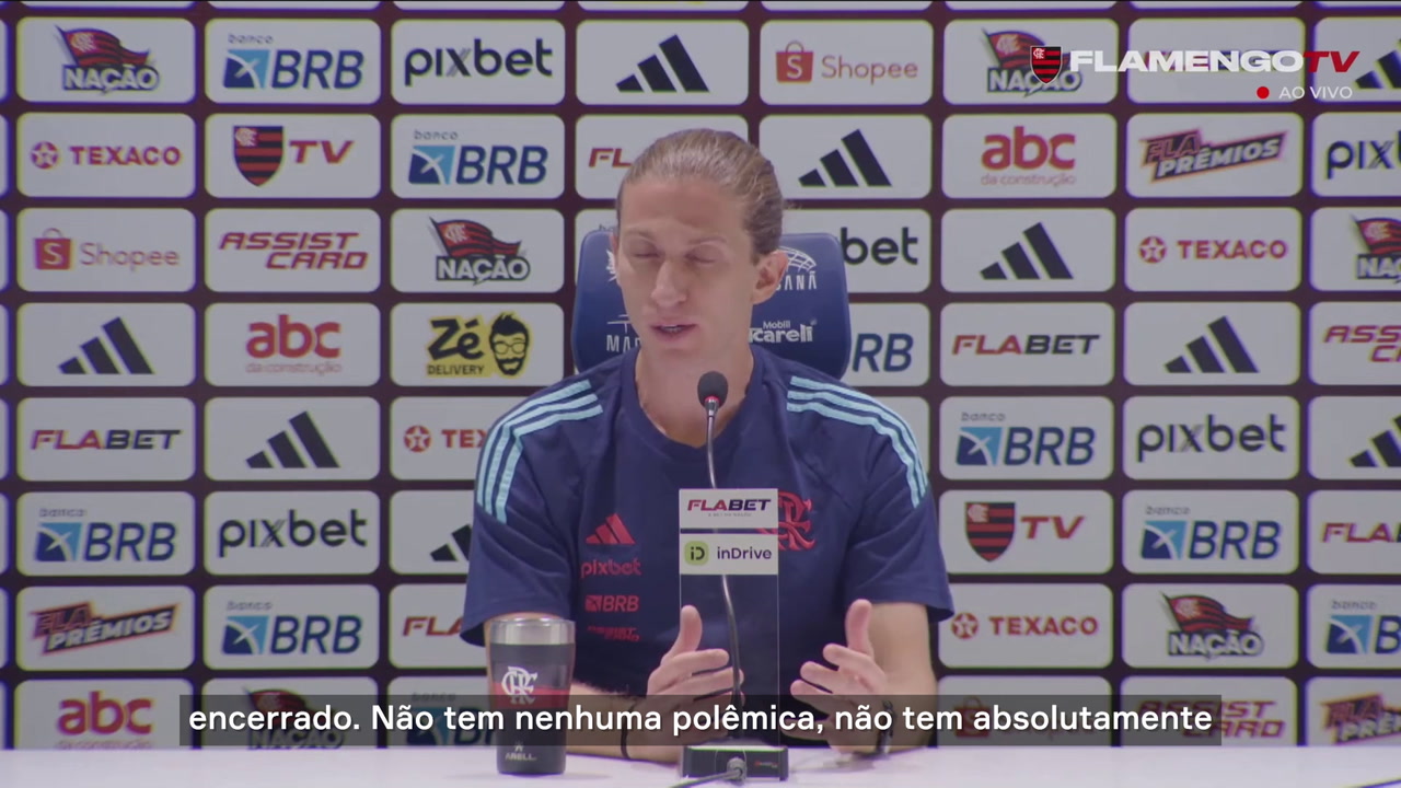 Filipe Luís comemora gol de Pedro e encerra polêmica em tom profissional.