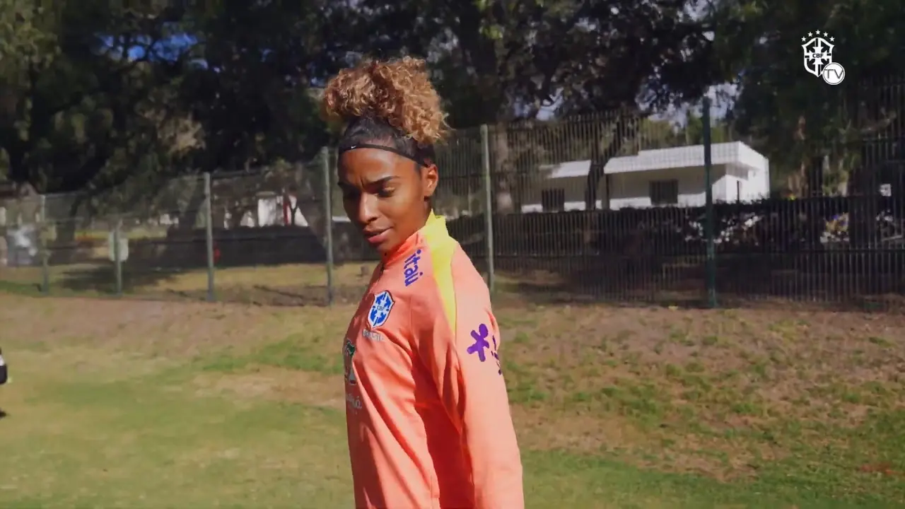 Luany Rosa dá show em treino da Seleção Feminina
