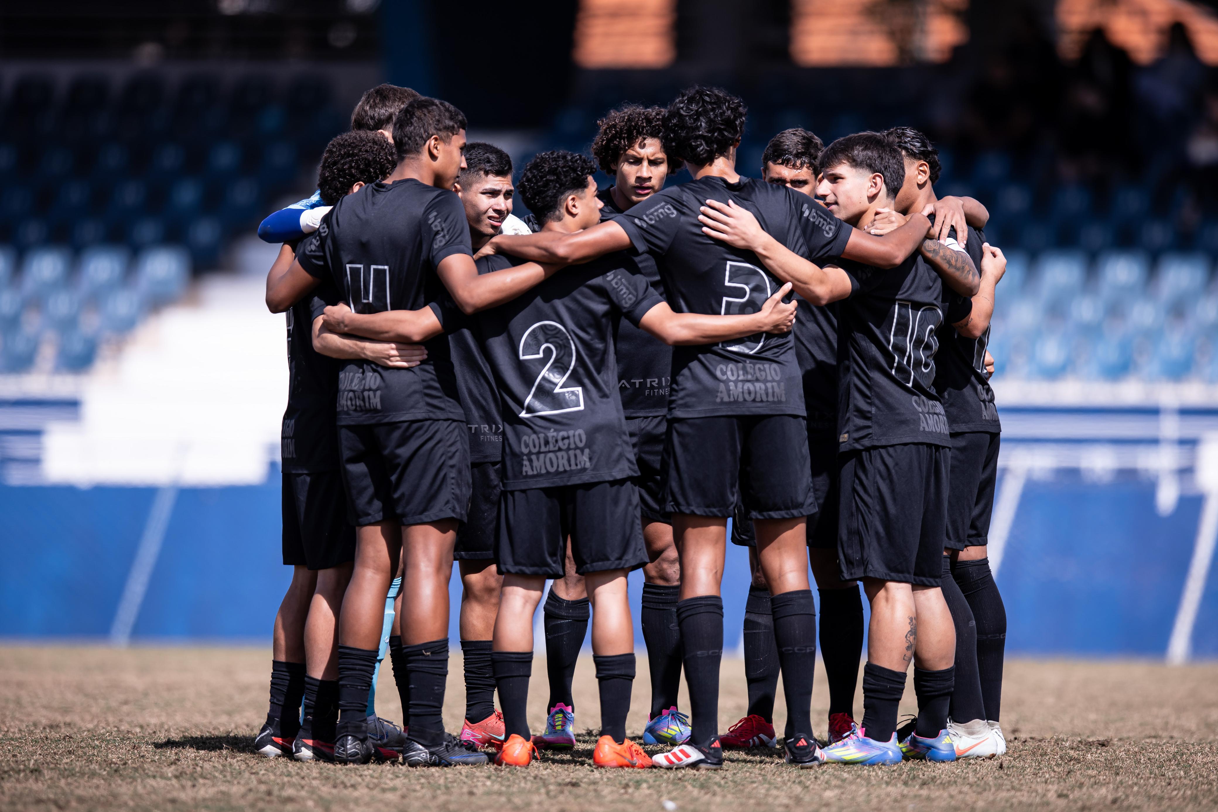 Corinthians goleia Manthiqueira e perde para Real Soccer em categorias de base