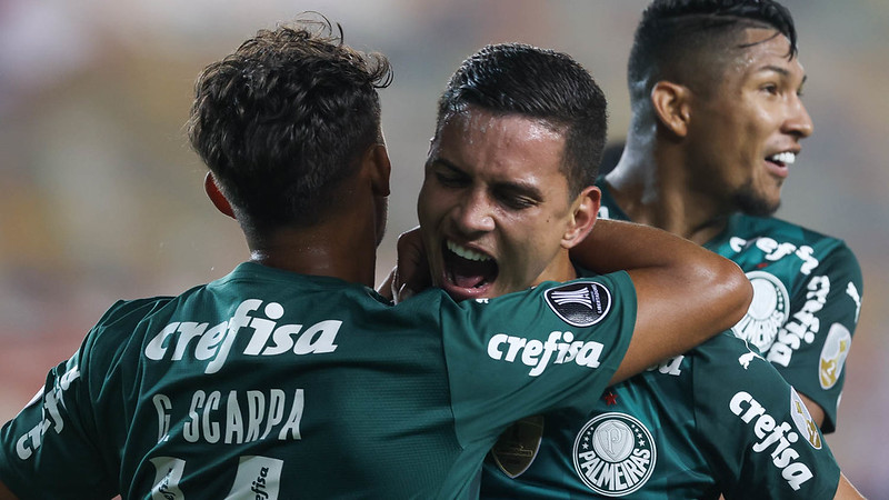 Último universitário x Palmeiras no Monumental: vitória do Palmeiras com gol decisivo.