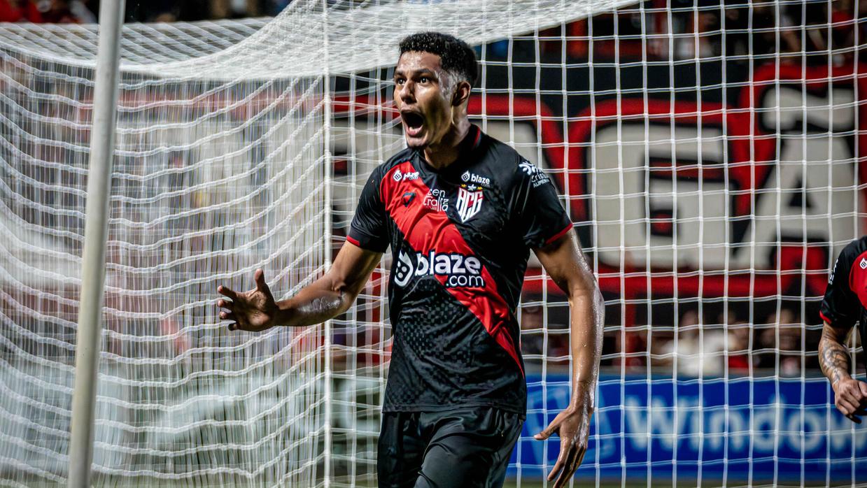 Botafogo mira contratação do zagueiro Alix, do Atlético-GO