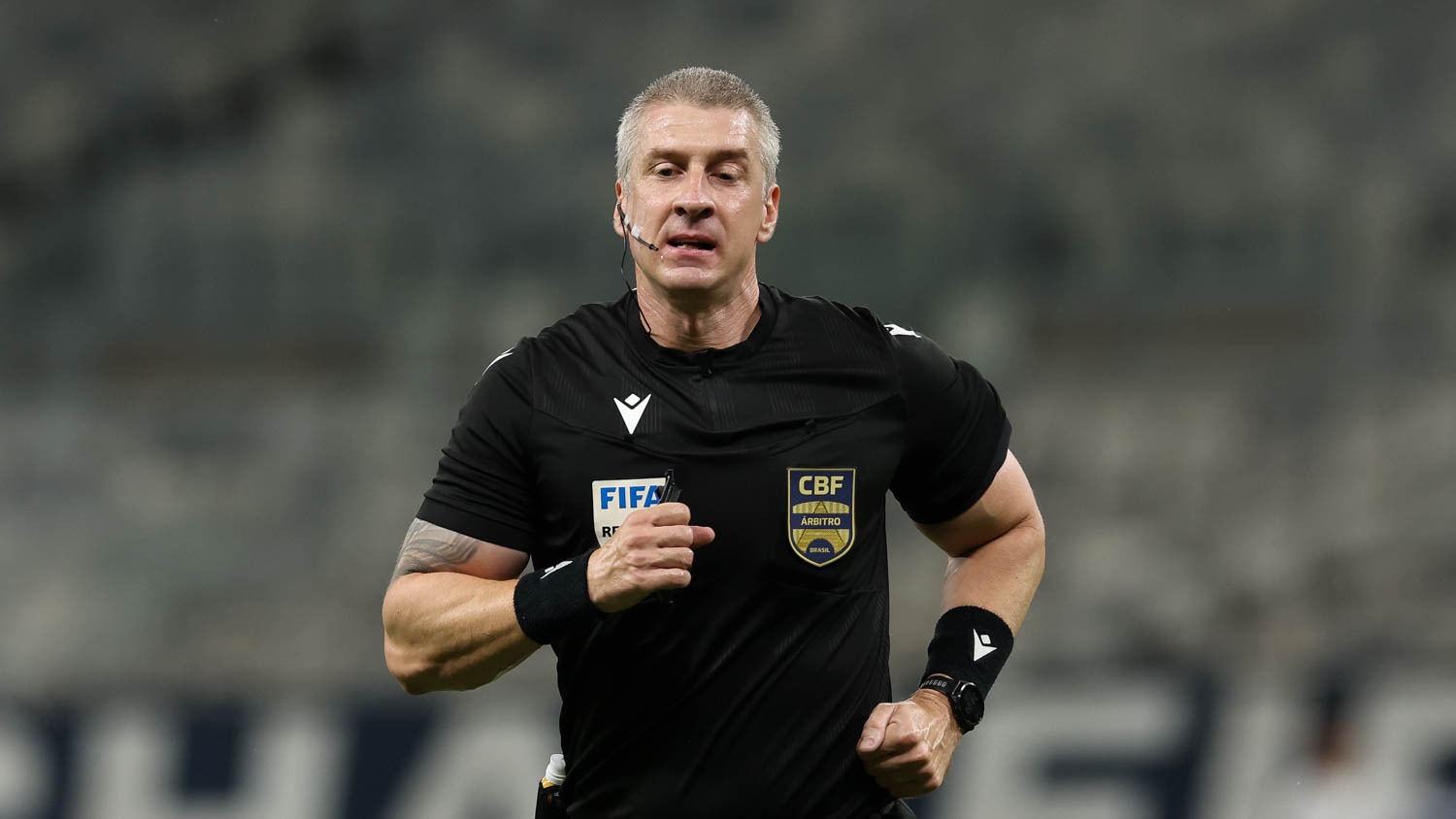 CBF bate o martelo! Arbitragem polêmica vai apitar o Dérbi decisivo contra o Corinthians