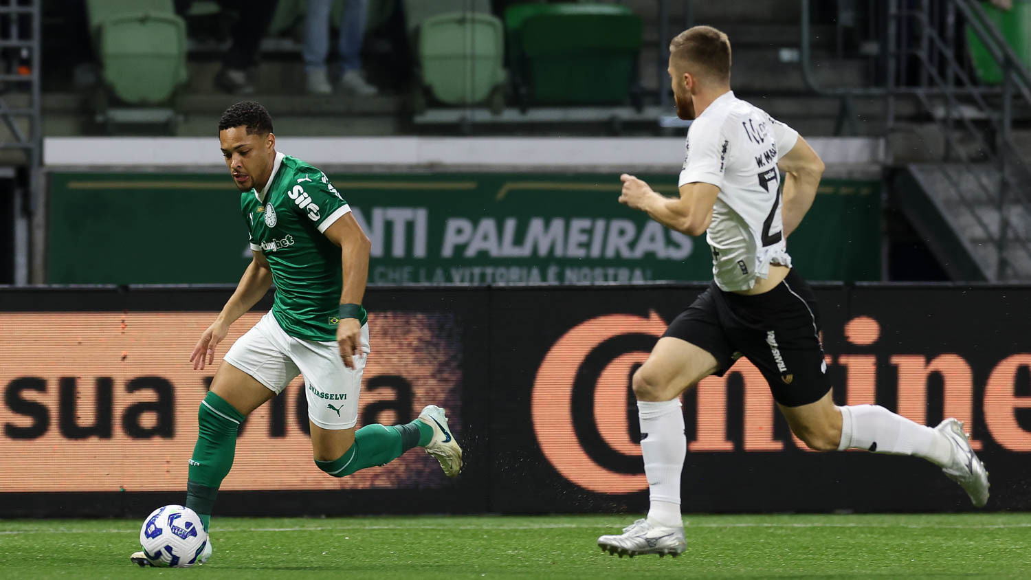 Palmeiras e Ceará: Confronto pelo Campeonato Brasileiro em Destaque no Futebol.