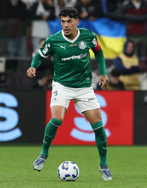 Mesa redonda agita polêmica: expulsão de Gómez contra o Cruzeiro é questionada por convidados