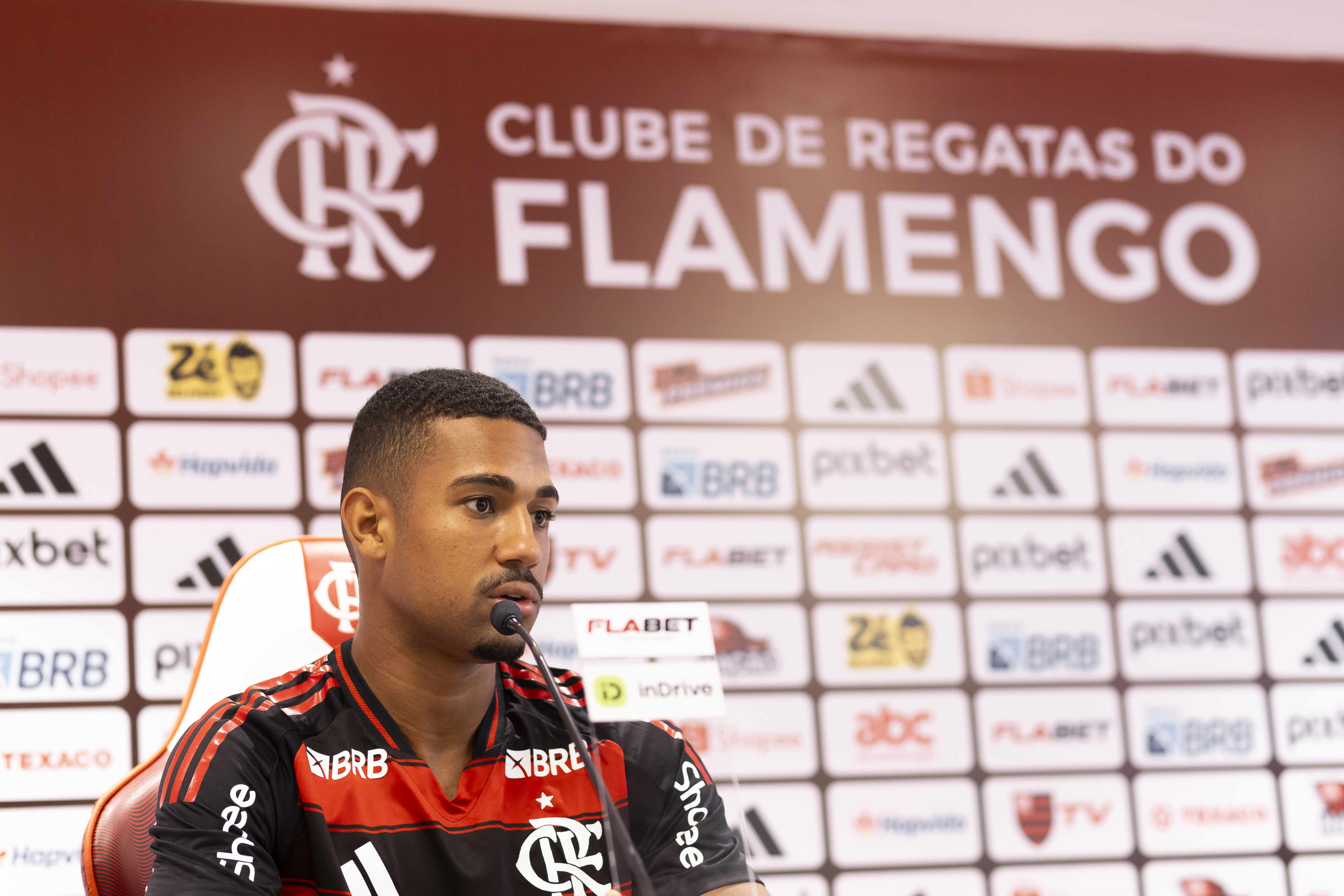 Samuel Lino destaca preferência pelo Flamengo e almeja convocação.