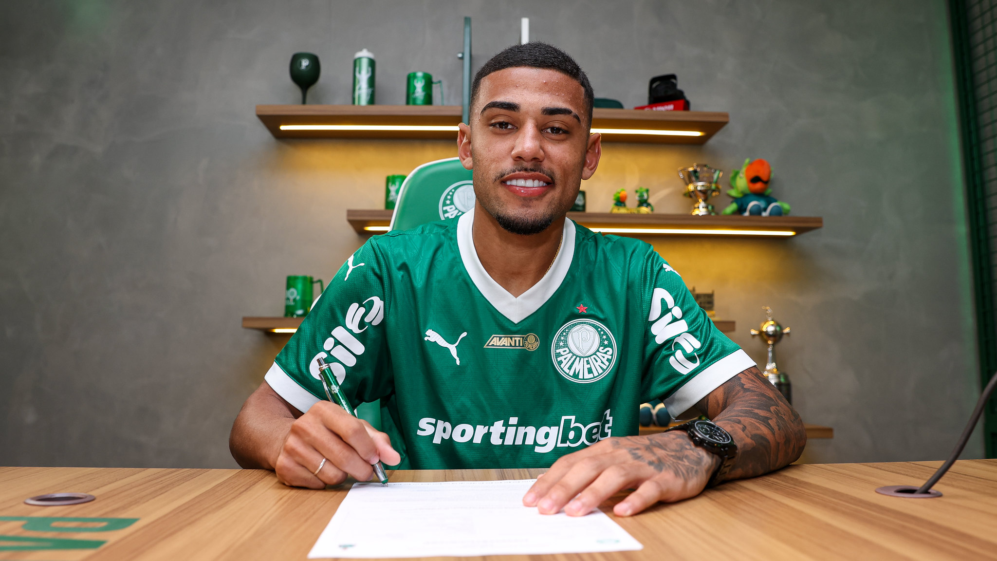 Palmeiras renova contrato de promessa Riquelme Fillipi para time sub-20.