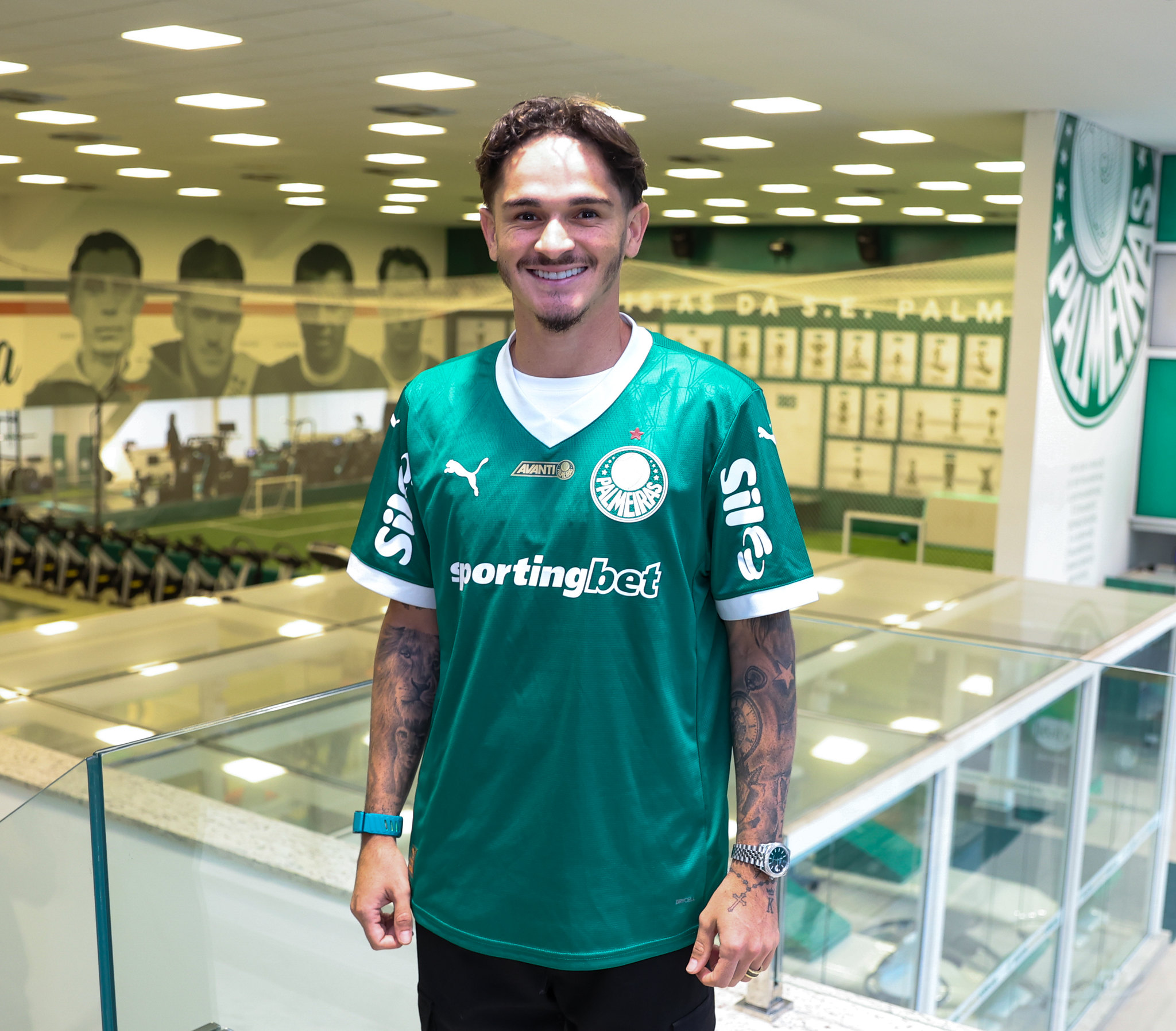 Novo Reforço do Palmeiras: Conheça Khellven, Lateral Destaque nas Fotos