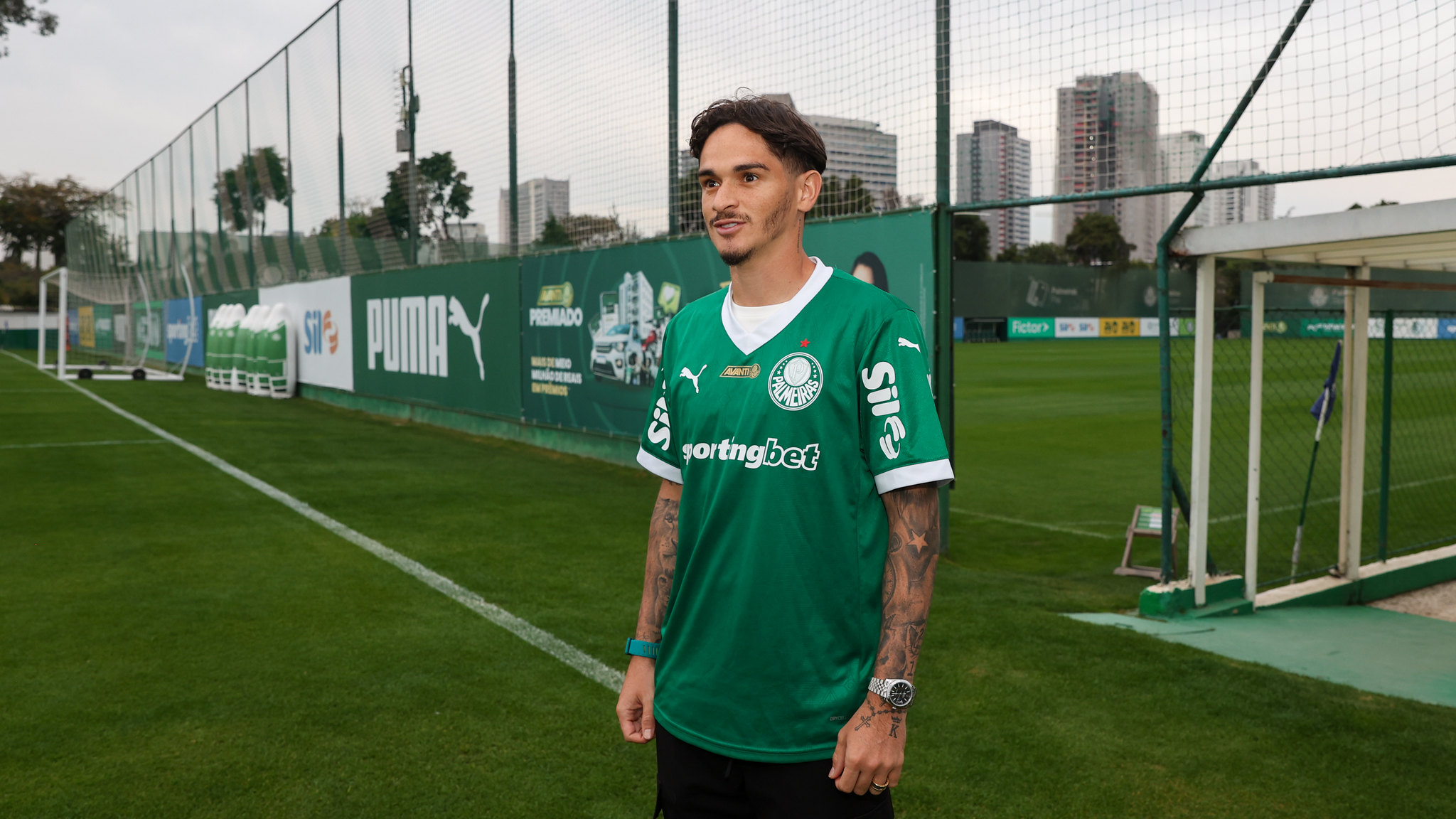 Reforço do Palmeiras, Khellven é regularizado e pode estrear contra o Ceará