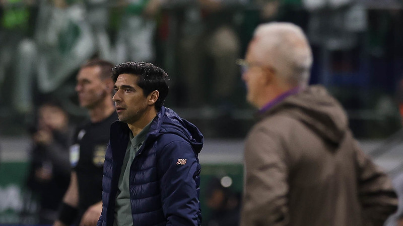Abel evita falar sobre renovação e entende cobranças da torcida do Palmeiras