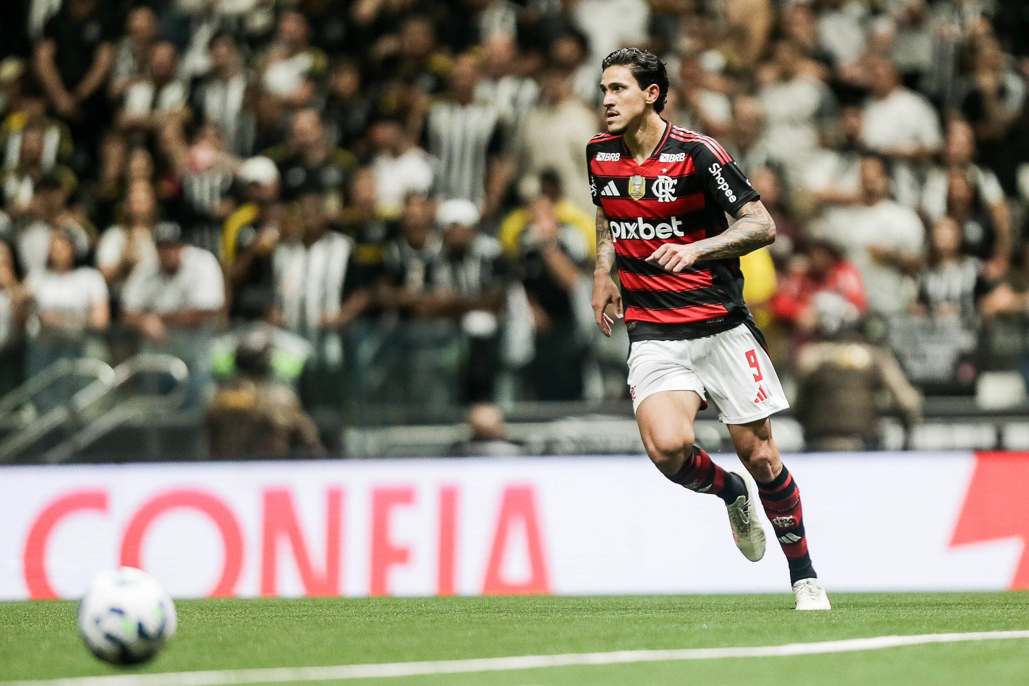 Noite histórica no Maraca? Flamengo recebe sensação do Brasileirão em duelo inédito
