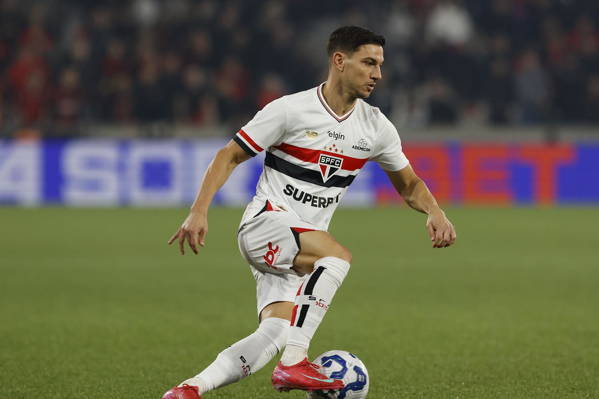 Fora dos planos, quinteto do São Paulo é deslocado para treinar em Cotia